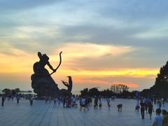 -巴陵广场