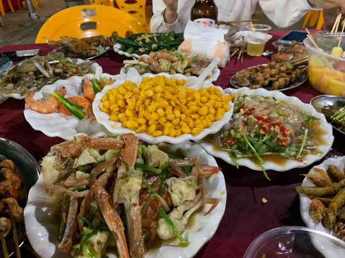 钦州市美食广场-"路过钦州住了一宿,网上查说是挨着海鲜美食.