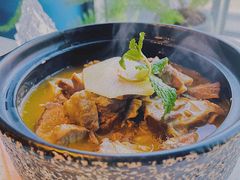 酸木瓜炖牛腩-半山腰·云南菜(侨福芳草地店)