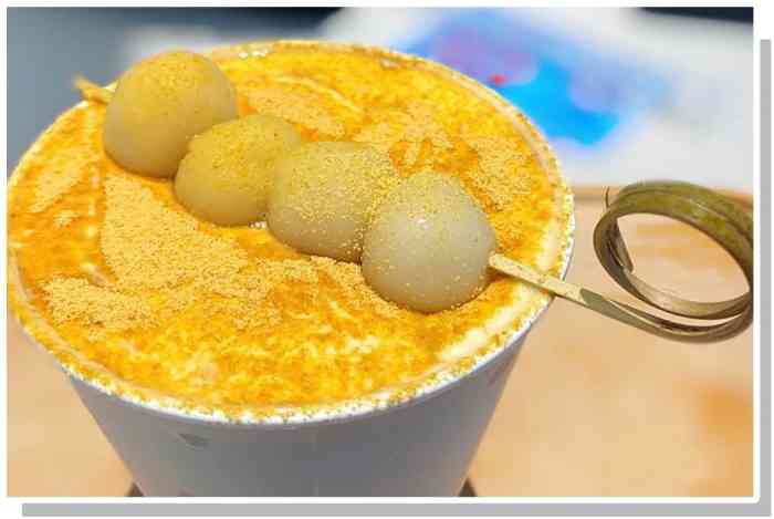 小伙伴打包带来的茉莉花茶玛奇朵,好好喝~喝了会上瘾,无奈上海就一家