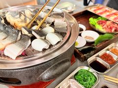 -围炉肉舍•炭烤活鳗•丹东海鲜烤肉(步行街店)