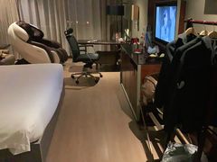 -武汉光谷广场杨家湾地铁站怡程酒店