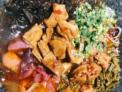 肥肠米线-八月美食小馆(银泰城总店)