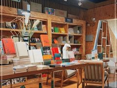 -新华里咖啡书吧(新华书店小寨店)