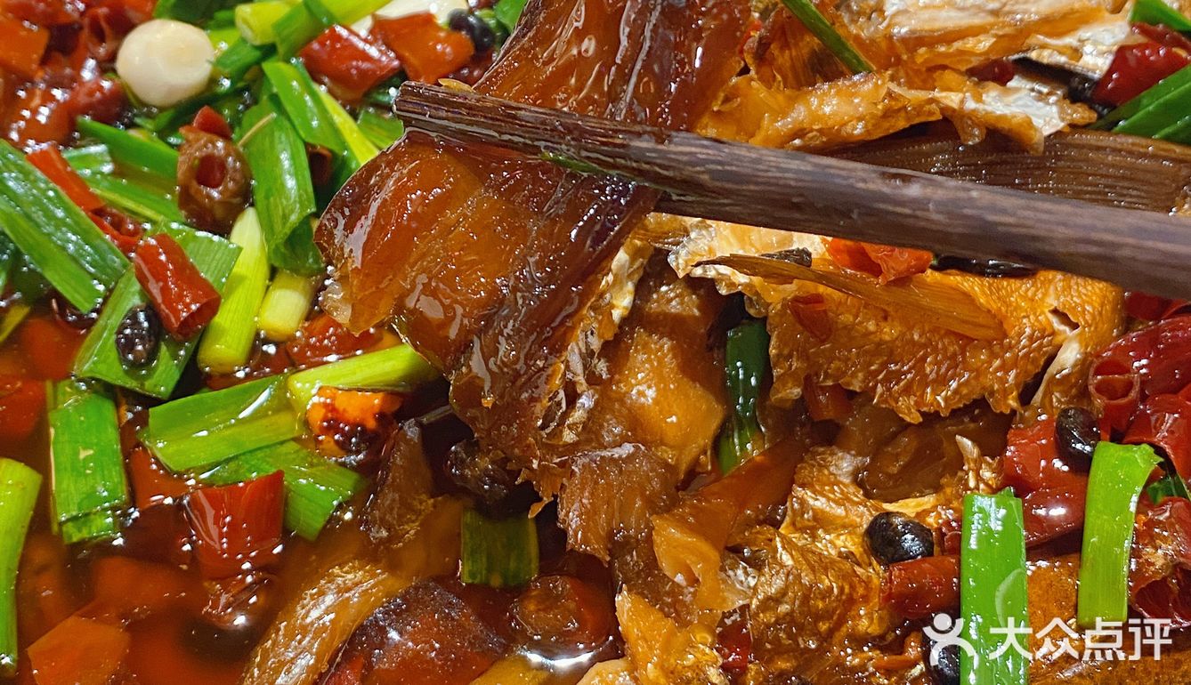 吃到了长沙比较正宗的湘菜—腊鲢鱼，就在炊小二~