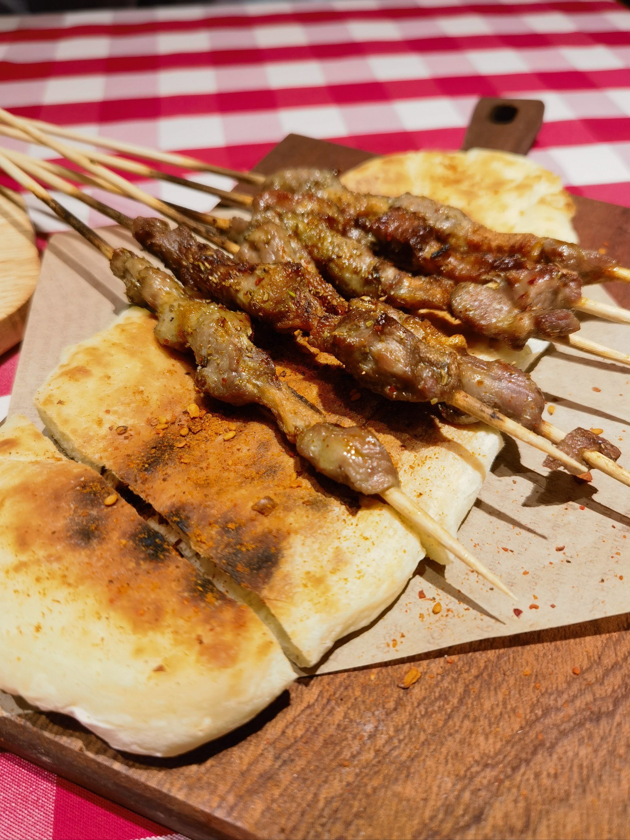 一直是西贝的忠实粉丝 今天试下馕包羊肉串