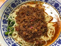 -渝之汇牛肉豌杂面