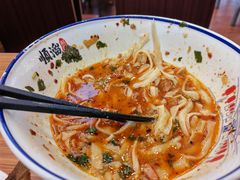 -顺溜·手工刀削面·黑金店(铜锣湾店)