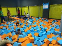 -蹦贝运动中心·蹦床·攀岩·闯关(龙岗店)