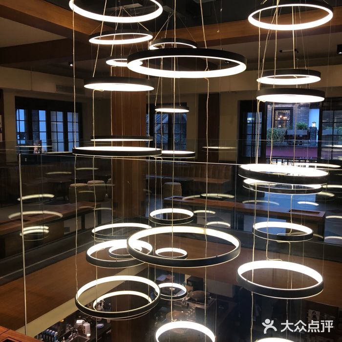 星巴克臻选(成都宽窄巷子店)大堂图片
