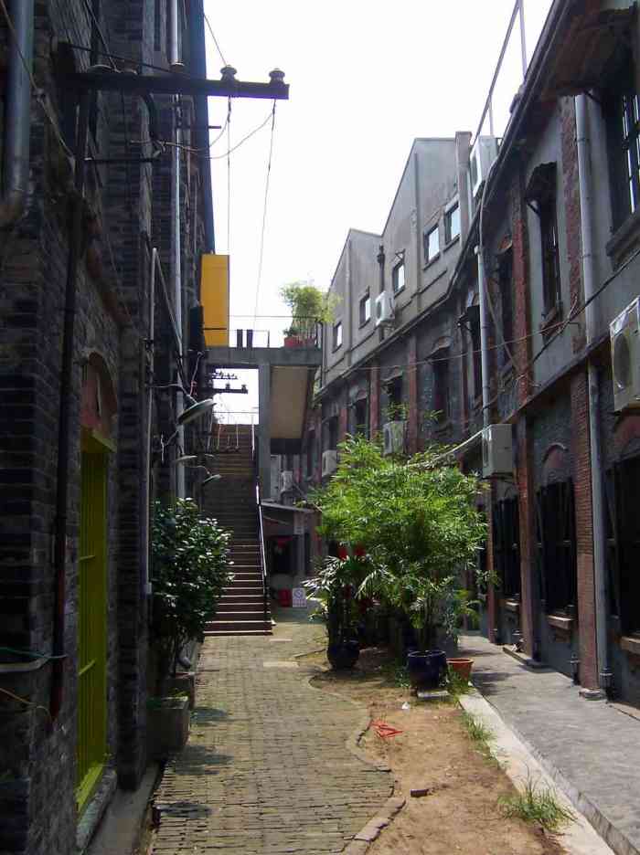 苏河艺术中心-"看到面粉厂的标牌时,我自己也笑场了. .