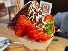 蛋糕士多啤梨朱古力芭菲-Ufufu cafe(天神巷店)