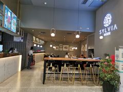 -POKEE VIA&Brunch·维娅(重庆来福士店)