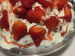 草莓白雪流奶冰-乐果甜心·潮汕冰室