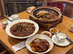 -帅巴人舅母子腊蹄民俗村