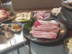 -围炉肉舍•炭烤活鳗•丹东海鲜烤肉(步行街店)