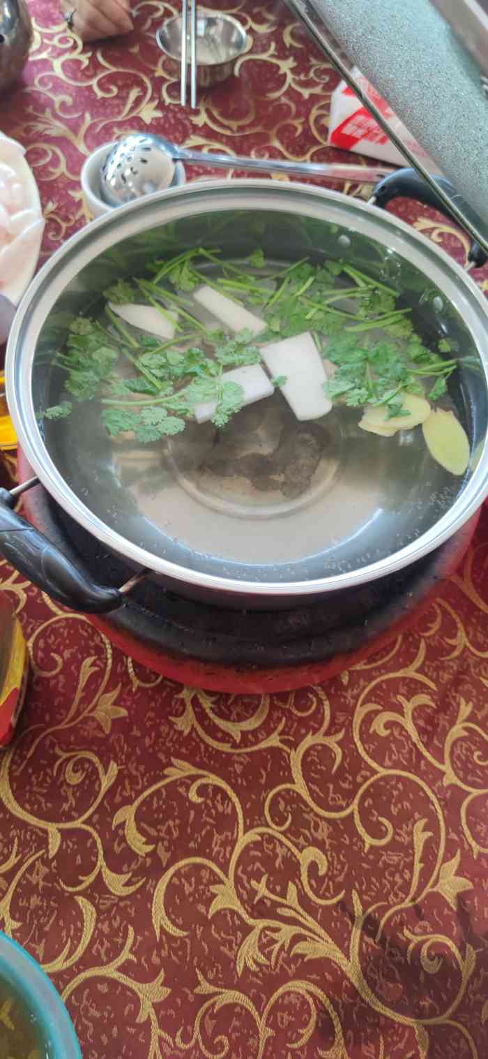 秦记南岗鱼锅(黄埔大道店)-"鱼面很弹牙,应该混合着面粉,但是又有鱼肉