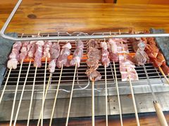 -哈尔滨小酒馆·鲜肉现穿自助烧烤(康新花园店)