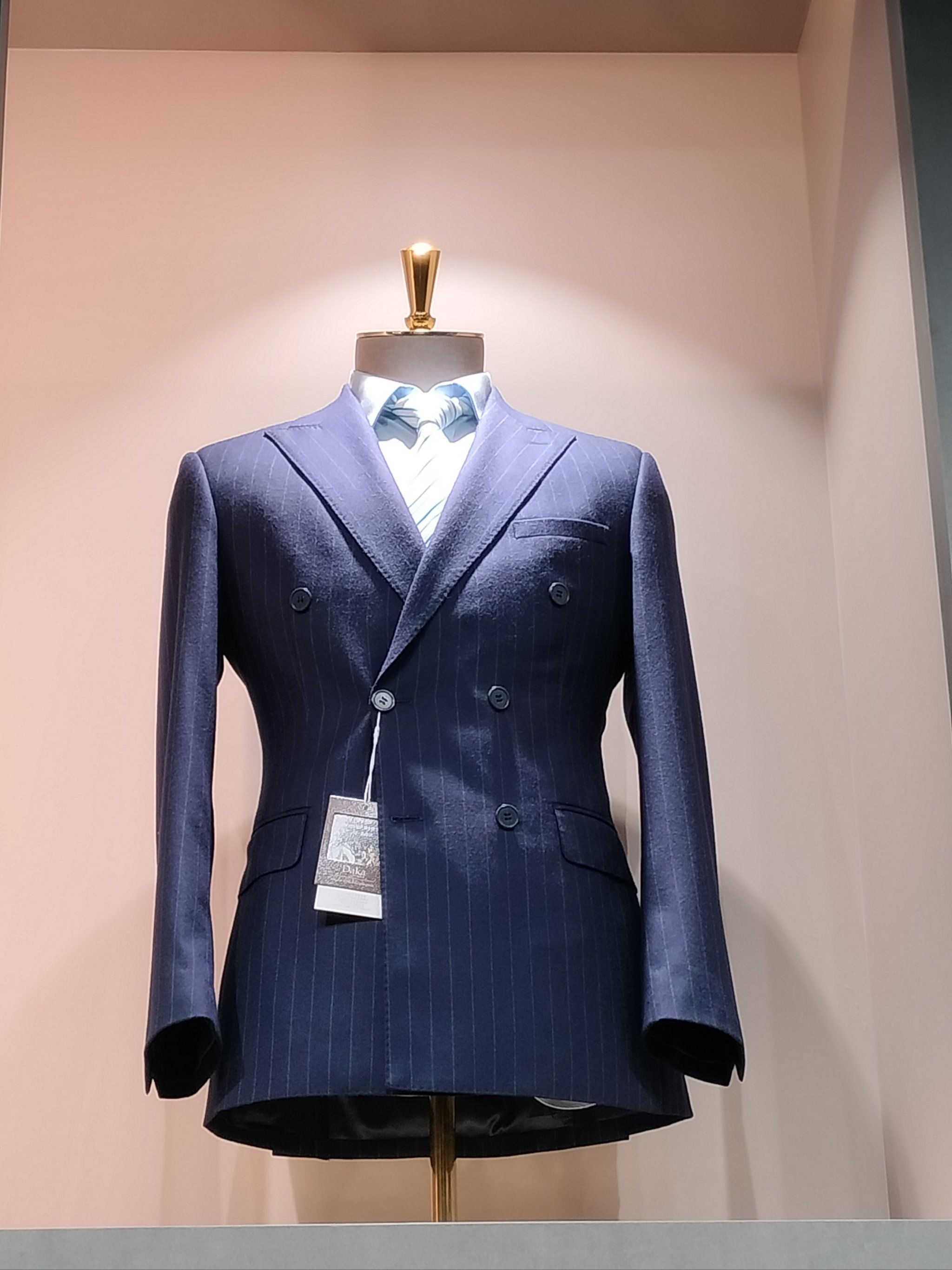 维纳缇实现定制西服欧洲面料自由选