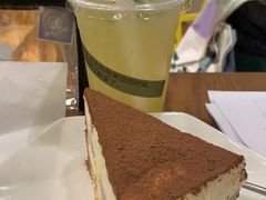 -新华里咖啡书吧(新华书店小寨店)