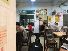 大堂-华哥新鲜猪精品美食