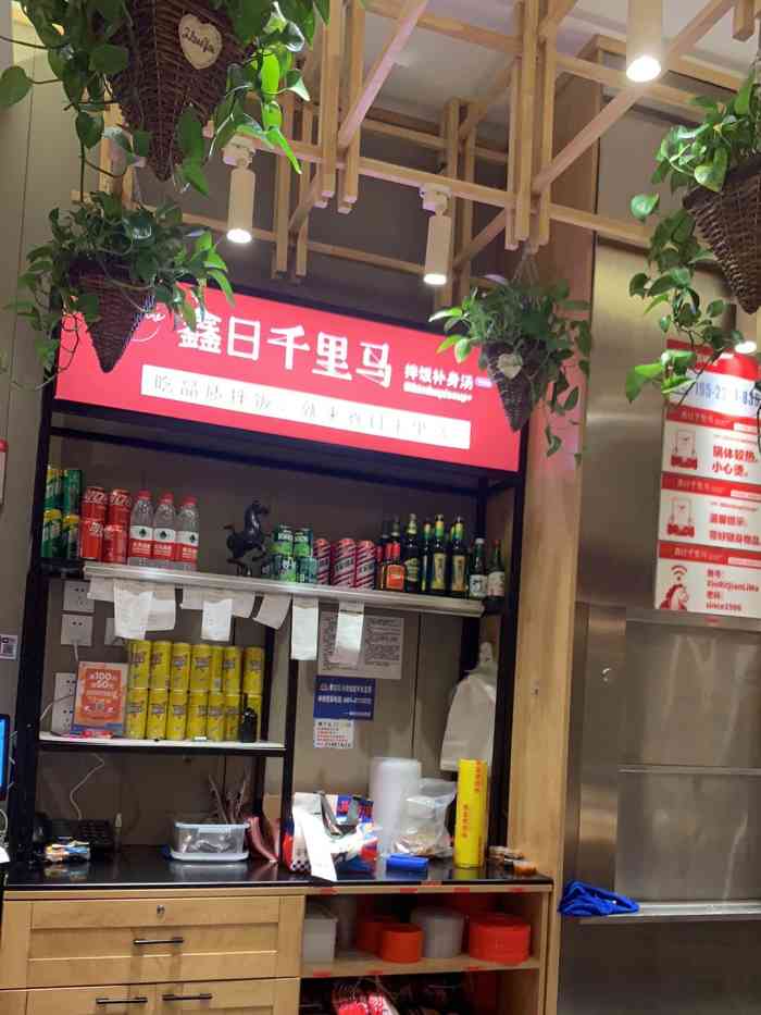 好像是新开的店店里很干净整洁服务人员态度也好上餐出餐也挺快我特别