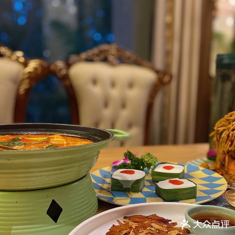 一家拥有傣族服饰的泰国菜，这谁能不爱[加油][加油]