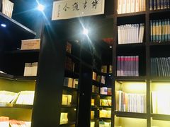 -钟书阁(松江泰晤士小镇店)