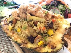 菠萝炒饭-Chom Cafe and Restaurant