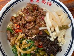 麻辣鸭子和麻辣牛肉双拼-李易面馆(树木岭店)