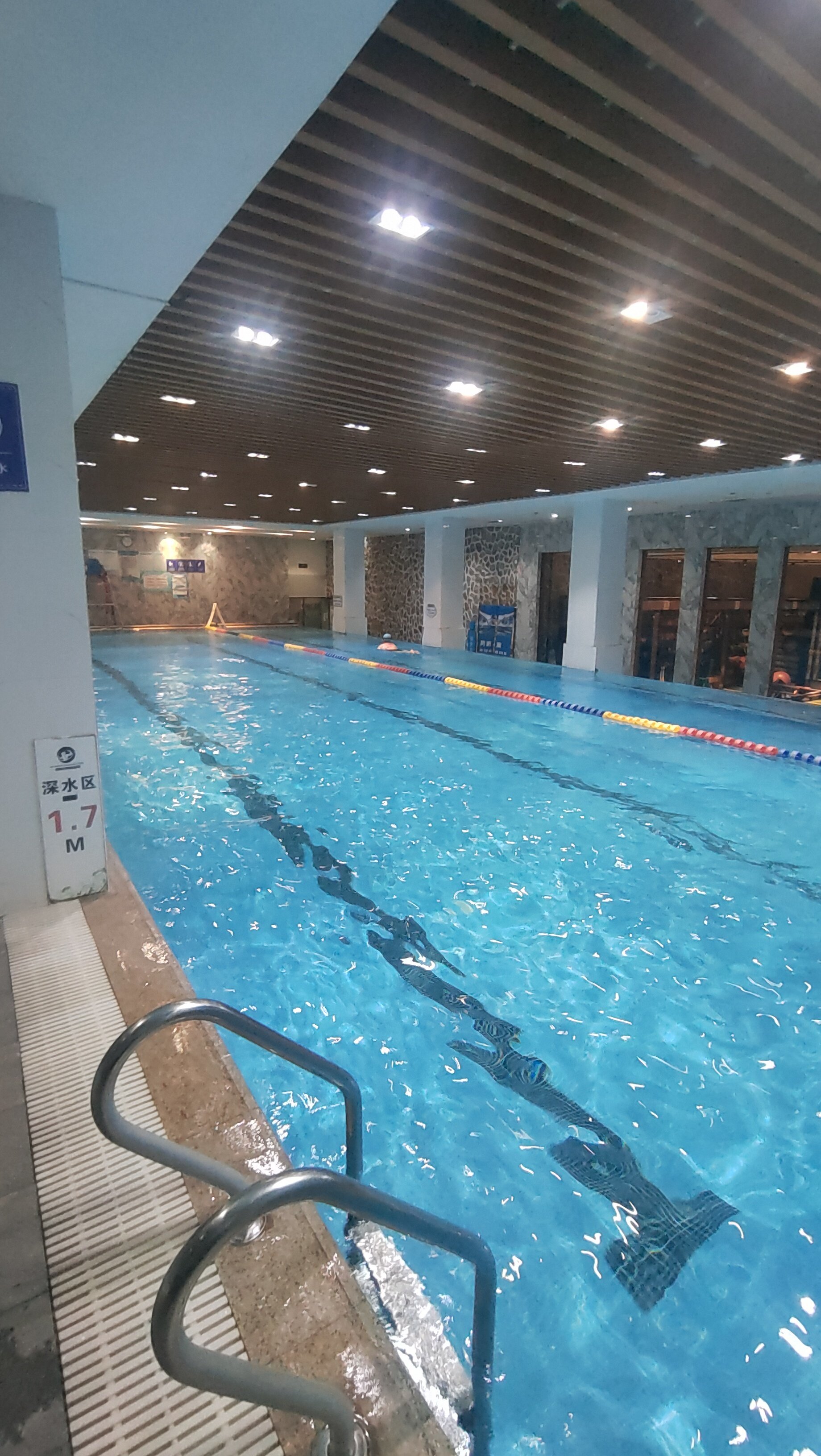 人少水清,游泳好去处