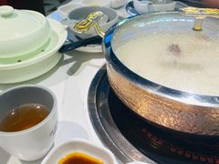 -洪氏嗨捞·广东猪肚鸡·椰子鸡火锅(西咸万象城店)