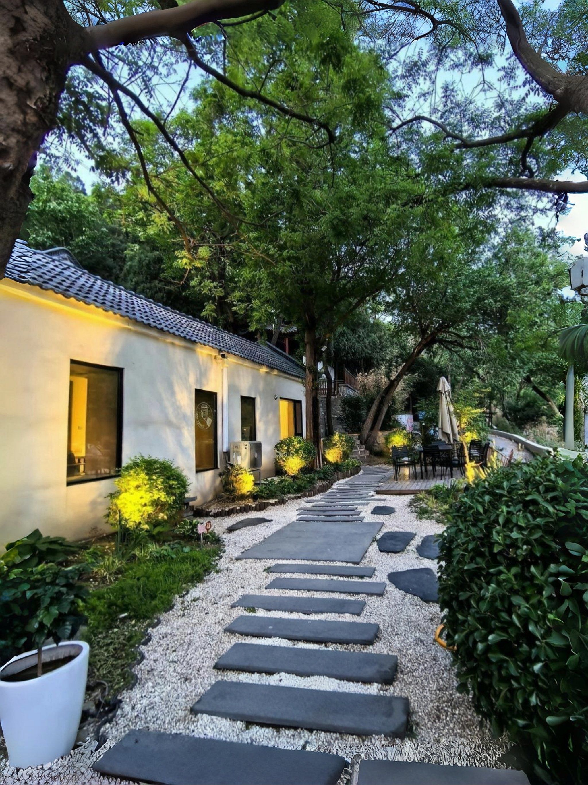 在武汉市中心步行就能到江汉路还有独栋小院巨幕投影私家景园真