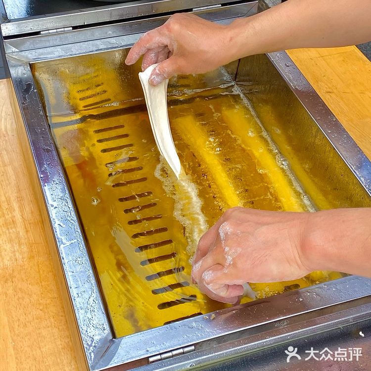 油条新风尚，一口彩色，满口幸福！