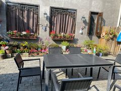 -小草屋轰趴馆别墅派对新场团建家庭聚会