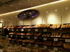 面包甜点陈列柜-老佛爷饼店