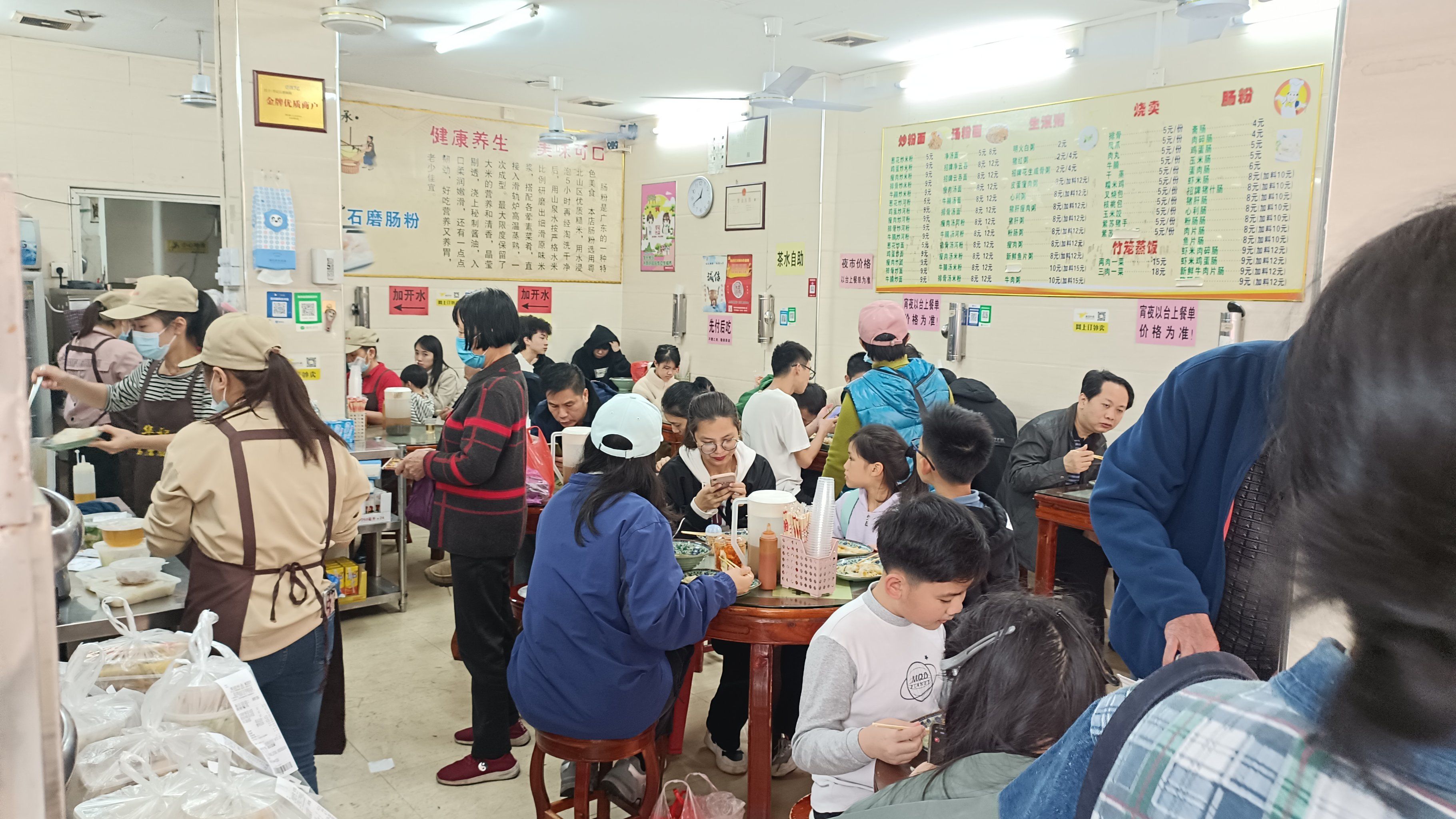 华记石磨肠粉,堂食和外卖都火,早餐饭市宵夜