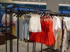 -URBAN REVIVO(上海中庚漫游城店)