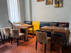 -房角石咖啡与书(吉大南校店)