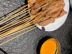-何妹湿辣牛肉·粤式烧烤砂煲(桂雅路店)