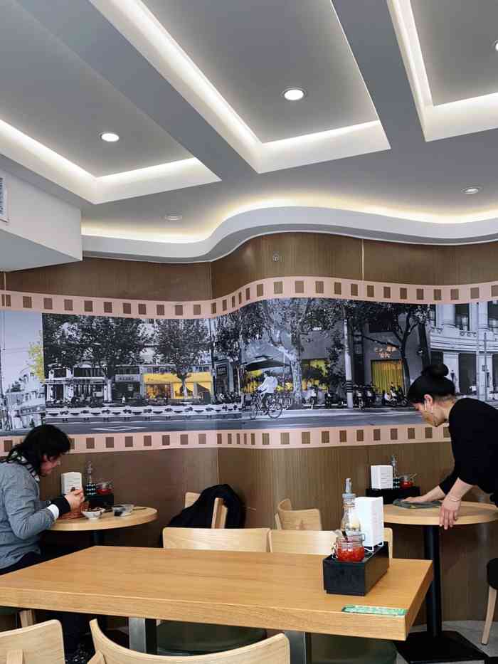 云和面馆yunhenoodle(华山路店)-"工作日大中午等了十几分钟,刚想不