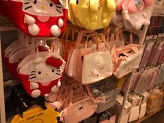 -名创优品(北京新中关购物中心地铁层店)