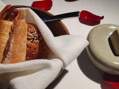 餐前面包配黄油-弗兰克牛排西餐厅Ribone steak house(柠檬花园店)