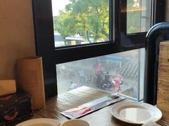 靠窗位-管氏翅吧(护国寺店)