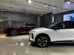 -蔚来中心(北京中关村店)