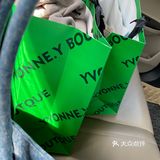 我应该是很快乐吧 样貌还行想吃就去想买就买～