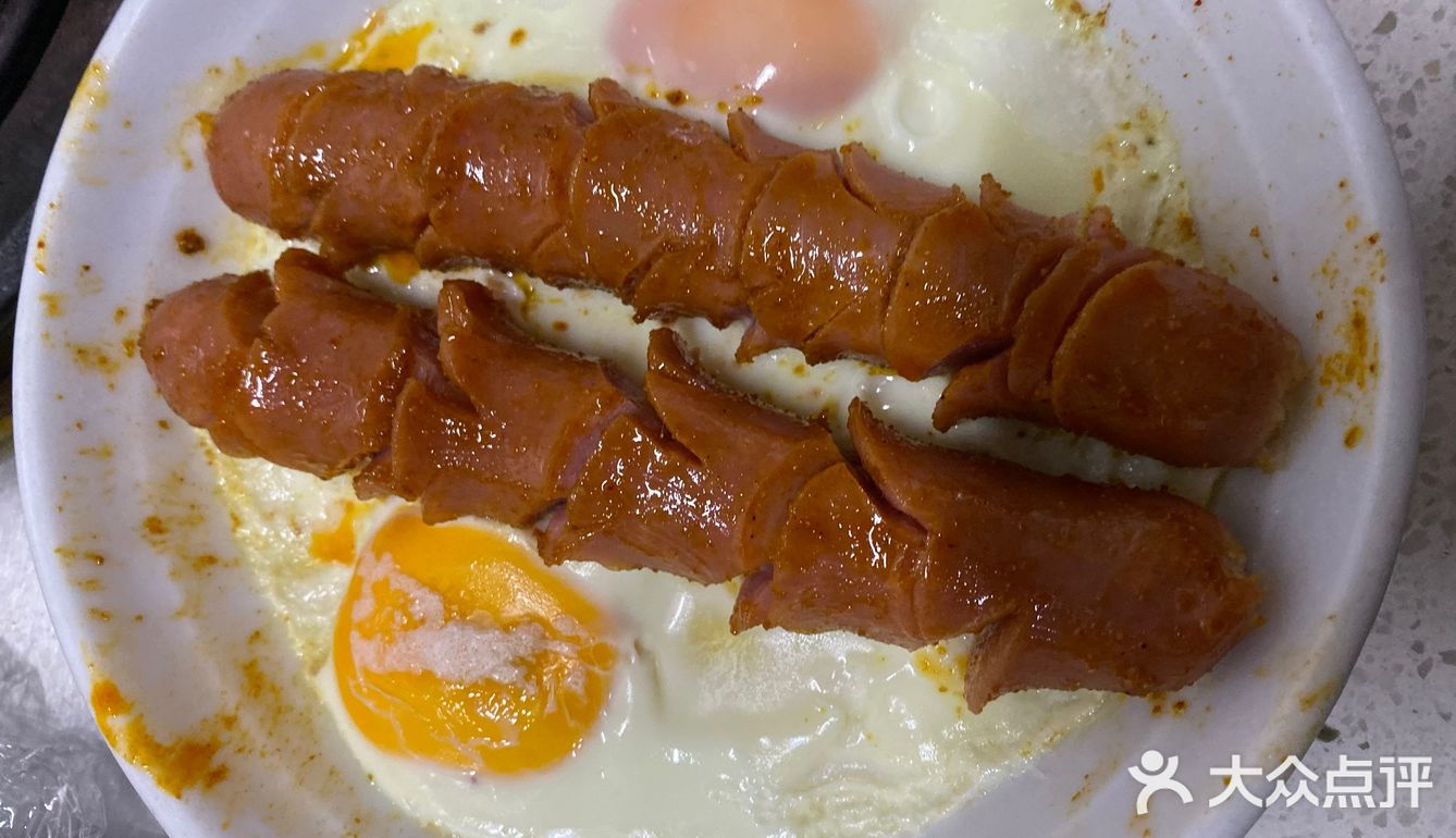 于是就很简单的做了一个鸡蛋火腿肠,打开鸡蛋的时候