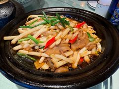 -帅巴人舅母子腊蹄民俗村