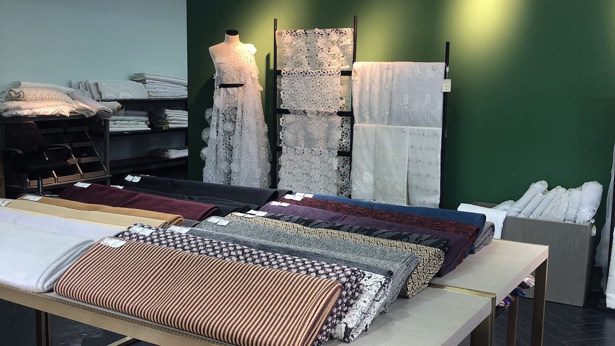 touching北服布店