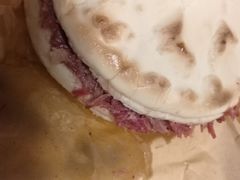 -清真马乐贝腊牛肉蛋黄菜夹馍(马蓉洒金桥店)